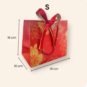 ถุงกระดาษสีแดงลายดอกไม้ แถมริบบิ้น(1 แพ็ค/มี10ใบ) ไซซ์S